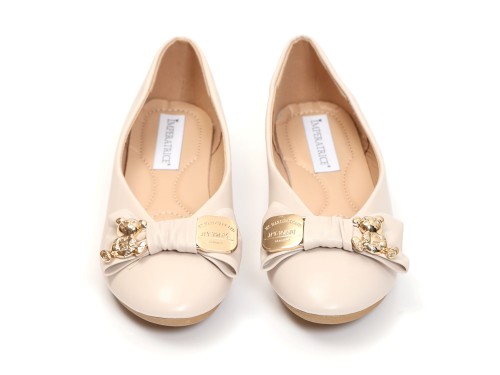 Ballerine in simil pelle con fiocco e dettagli color oro sulla punta