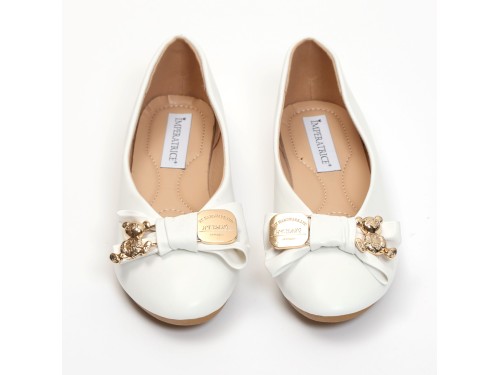 Ballerine in simil pelle con fiocco e dettagli color oro sulla punta