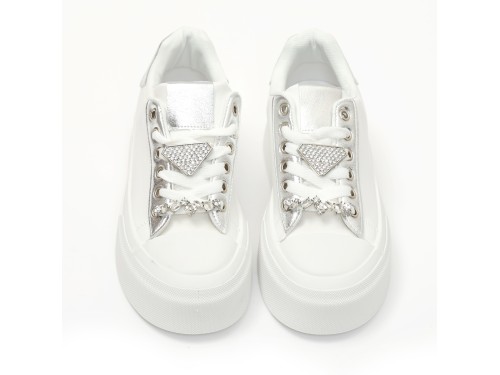 Sneakers in simil pelle con dettagli gioiello