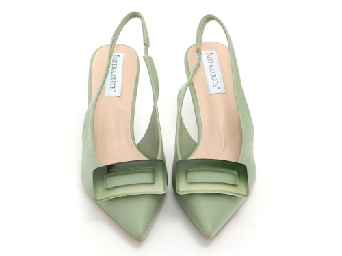 Dècolletè slingback in simil pelle con applicazione sulla punta
