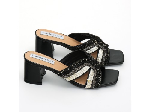 Sandali in simil pelle con tacco comodo quadrato ed applicazione strass