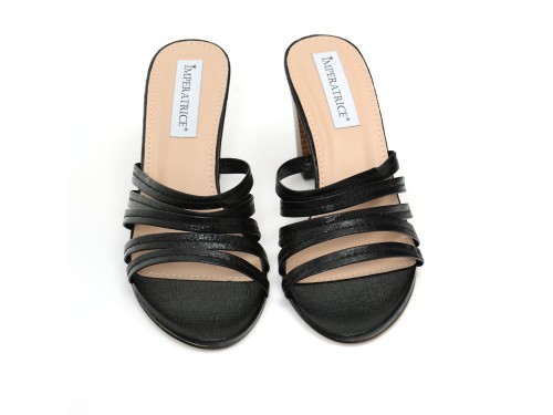 Sandali in simil pelle laminata con tacco comodo