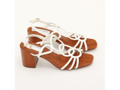 Sandali in simil pelle con tacco comodo