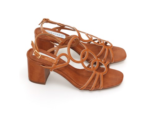 Sandali in simil pelle con tacco comodo