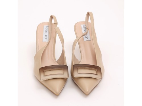 Dècolletè slingback in simil pelle con applicazione sulla punta