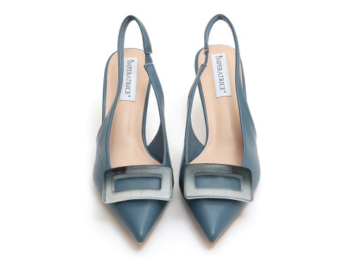 Dècolletè slingback in simil pelle con applicazione sulla punta
