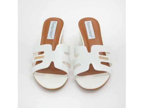 Sandali in simil pelle con tacco comodo