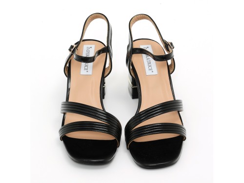 Sandali in simil pelle con tacco comodo