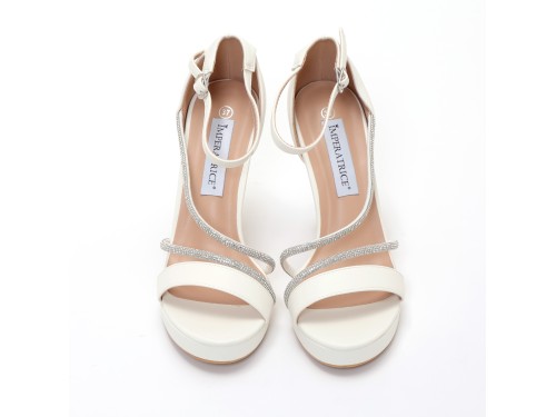 Sandali in simil pelle con tacco alto e fasce in strass