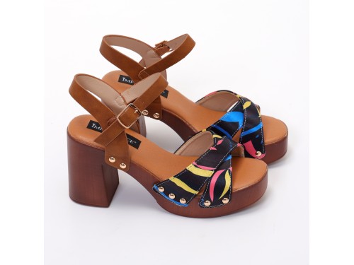 Sandali con tacco comodo e fasce in tessuto multicolore