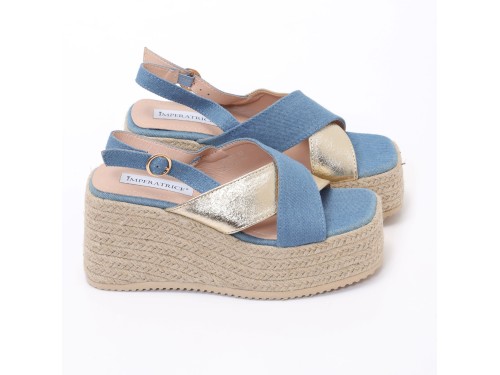 Sandali in simil pelle scamosciata con zeppa in rafia