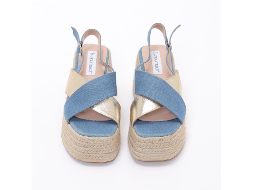 Sandali in simil pelle scamosciata con zeppa in rafia