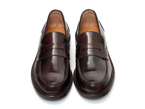 Mocassino con benda in pelle abrasivato con fondo cuoio antiscivolo