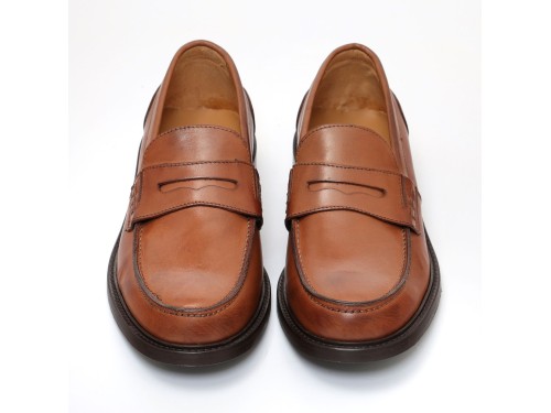 Mocassino con benda in pelle crust con fondo in cuoio antiscivolo