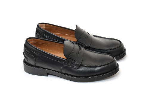 Mocassino con benda in pelle crust con fondo in gomma