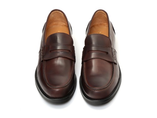 Mocassino con benda in pelle crust con fondo in gomma