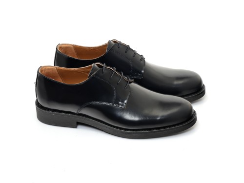 Derby stringate in pelle abrasivato con fondo in gomma