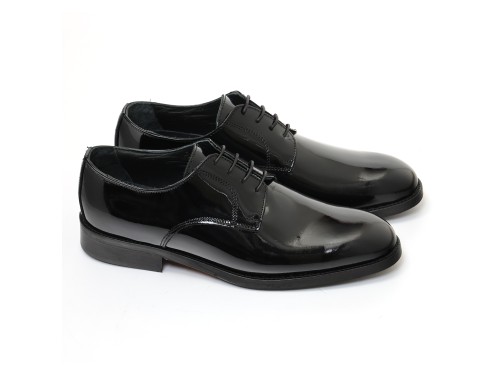 Derby stringate in pelle verniciata con fondo cuoio antiscivolo