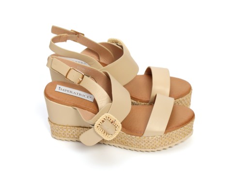 Sandali in simil pelle con zeppa
