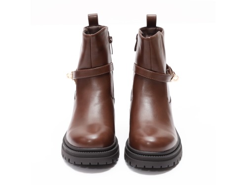 Stivaletti in simil pelle con fibbia dorata