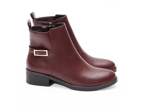 Stivaletti in simil pelle con fibbia dorata