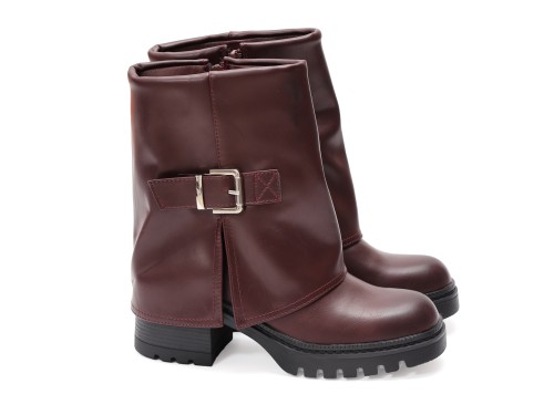 Stivale in simil pelle con tacco e fibbia laterale