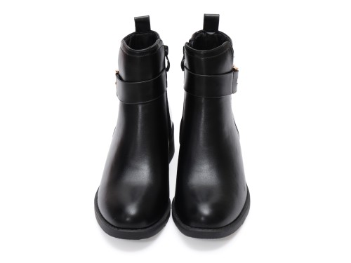 Stivaletto in simil pelle con fibbia dorata