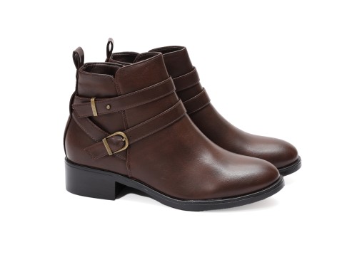 Stivaletto in simil pelle con fibbia