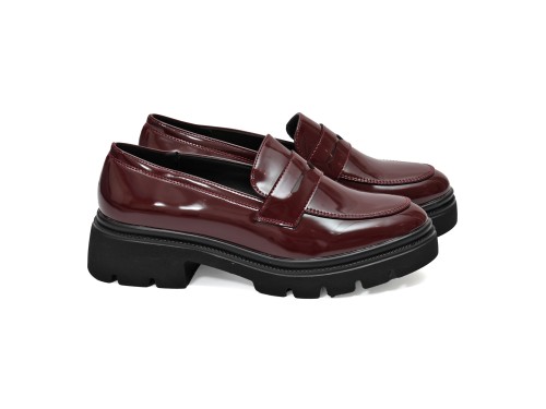 Mocassino in simil pelle con tacco comodo