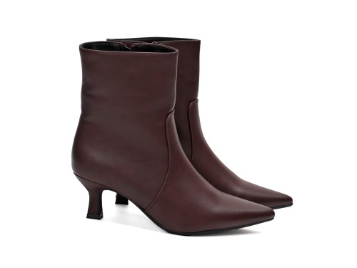 Stivaletto in simil pelle con tacco