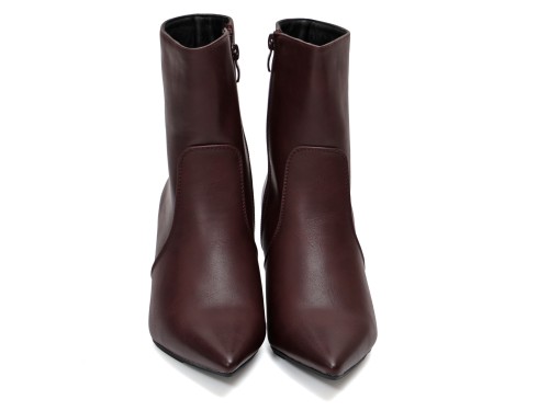 Stivaletto in simil pelle con tacco
