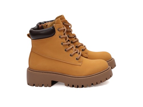 Anfibi in simil pelle con stringhe