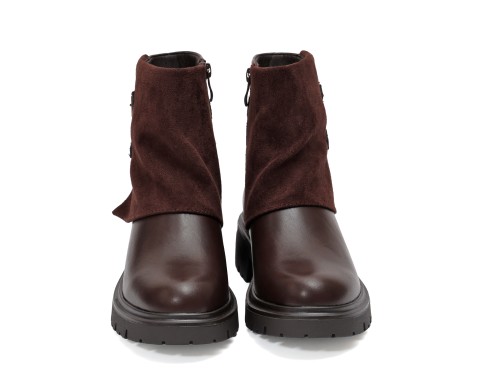 Stivaletto in simil pelle con cinturini e pelle camosciata