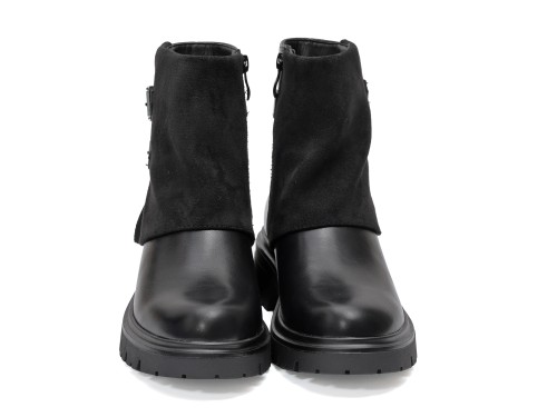 Stivaletto in simil pelle con cinturini e pelle camosciata