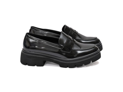 Mocassino in simil pelle con tacco comodo