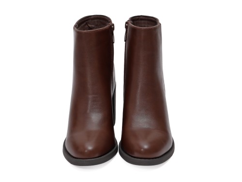 Stivaletto in simil pelle con tacco