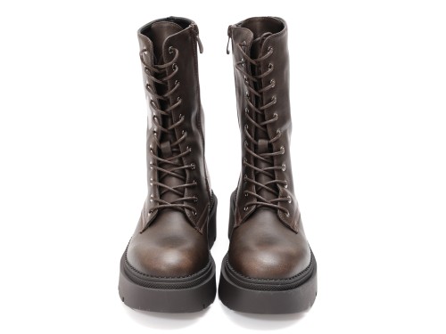 Anfibi in simil pelle con stringhe