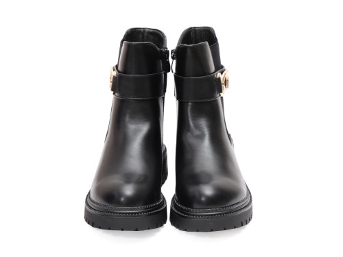 Stivaletto in simil pelle con elastico e fibia dorata