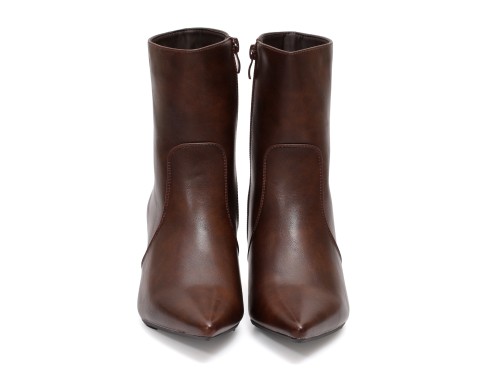 Stivaletto in simil pelle con tacco