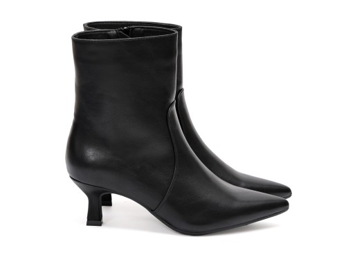 Stivaletto in simil pelle con tacco