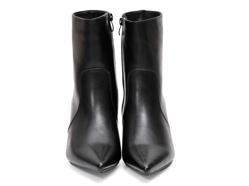 Stivaletto in simil pelle con tacco