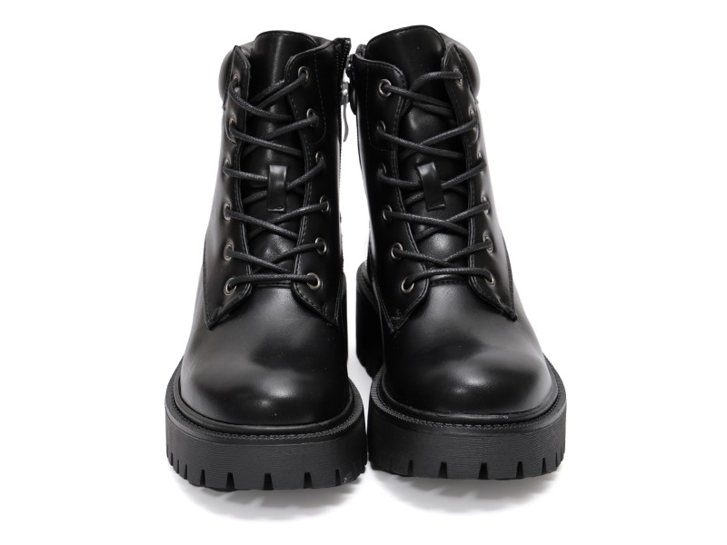 Anfibi in simil pelle con stringhe