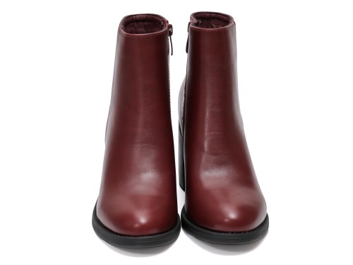 Stivaletto in simil pelle con tacco