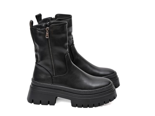 Stivaletto in simil pelle con cintura finta