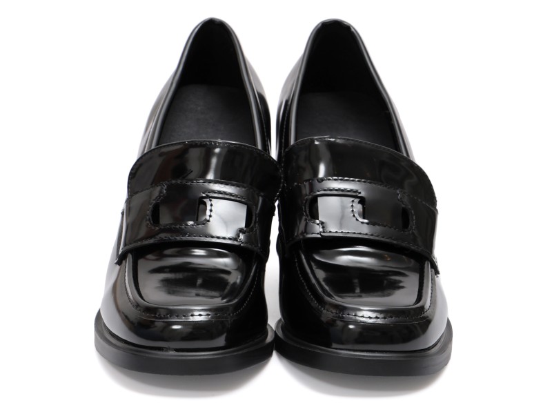 Mocassino in simil pelle con tacco