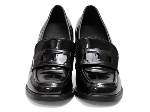 Mocassino in simil pelle con tacco