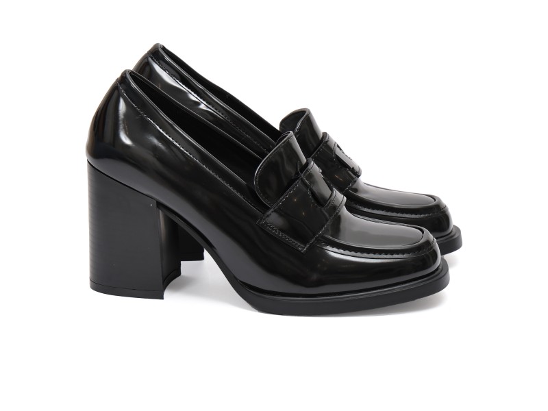 Mocassino in simil pelle con tacco