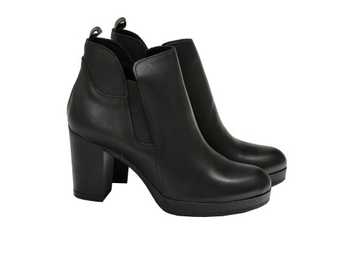 Stivaletto in vera pelle con tacco e fascia elastica