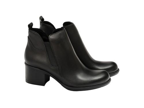 Tronchetto in vera pelle con tacco comodo e fascia elastica