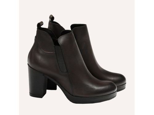 Stivaletto in vera pelle con tacco e fascia elastica
